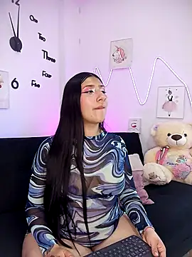 Sara Blum online show from June 2026 04:01:02 AM