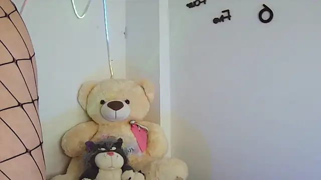Sara Blum online show from May 2026 03:25:02 AM