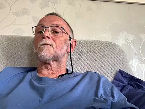 Snapshot of Moonraker64 chatting on July 2026 04:30:01 PM Moonraker64 online show from July 2026 04:30:01 PM