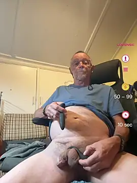 Snapshot of Moonraker64 chatting on July 2026 09:22:01 PM Moonraker64 online show from July 2026 09:22:01 PM