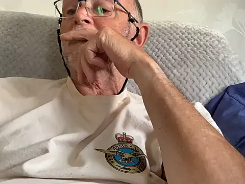 Snapshot of Moonraker64 chatting on July 2026 02:38:02 PM Moonraker64 online show from July 2026 02:38:02 PM