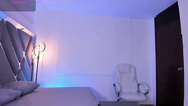 AmaraLewis online show from July 2026 01:00:02 PM