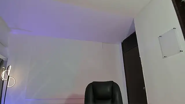 AmaraLewis online show from May 2026 06:23:01 PM