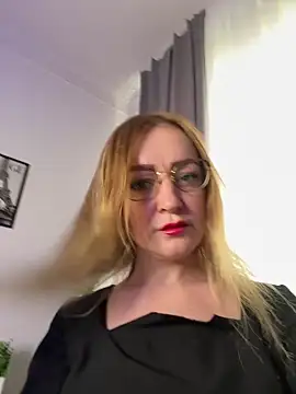 Snapshot of CherryChaos_ chatting on June 2026 06:21:01 AM CherryChaos online show from June 2026 06:21:01 AM