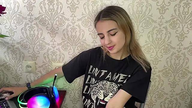 Snapshot of By_Mira chatting on June 2026 03:00:02 PM By Mira online show from June 2026 03:00:02 PM