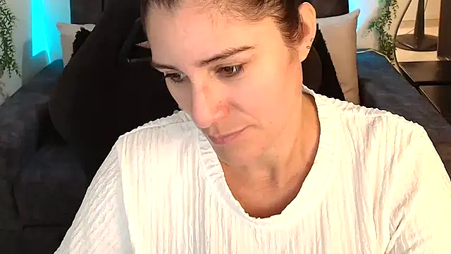 Snapshot of LUCYMILF_SEXY chatting on May 2026 05:08:02 PM LUCYMILF SEXY online show from May 2026 05:08:02 PM