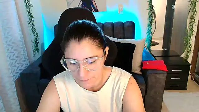 Snapshot of LUCYMILF_SEXY chatting on June 2026 11:33:02 AM LUCYMILF SEXY online show from June 2026 11:33:02 AM