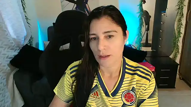 Snapshot of LUCYMILF_SEXY chatting on June 2026 03:33:02 PM LUCYMILF SEXY online show from June 2026 03:33:02 PM