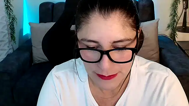Snapshot of LUCYMILF_SEXY chatting on June 2026 04:01:01 PM LUCYMILF SEXY online show from June 2026 04:01:01 PM