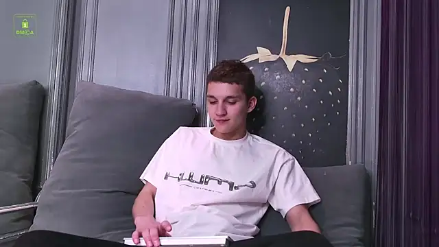 WilliamGriffith online show from June 2026 04:44:01 AM