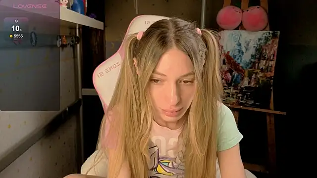MiaMooonn online show from May 2026 05:34:02 PM