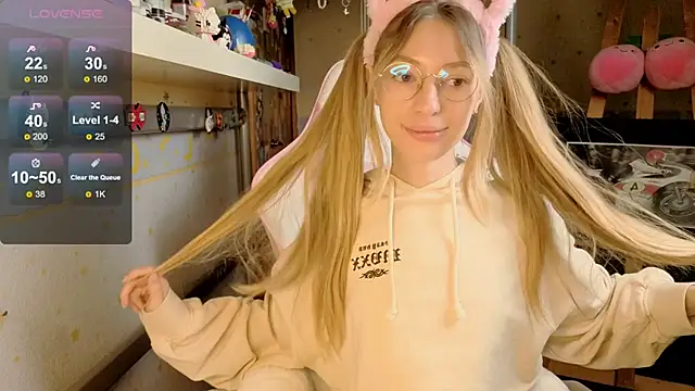 MiaMooonn online show from May 2026 06:31:02 AM