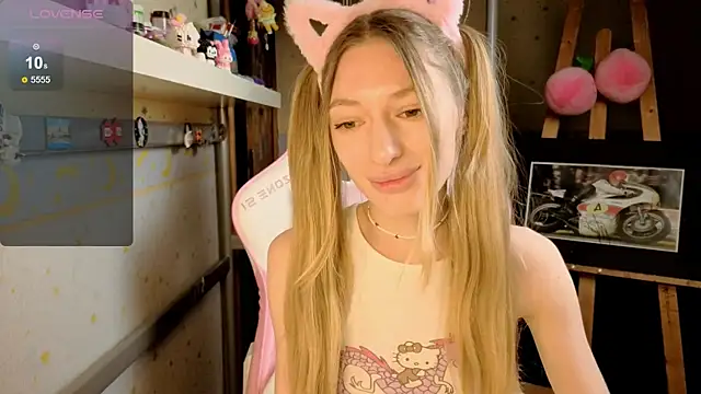 MiaMooonn online show from May 2026 06:09:01 PM