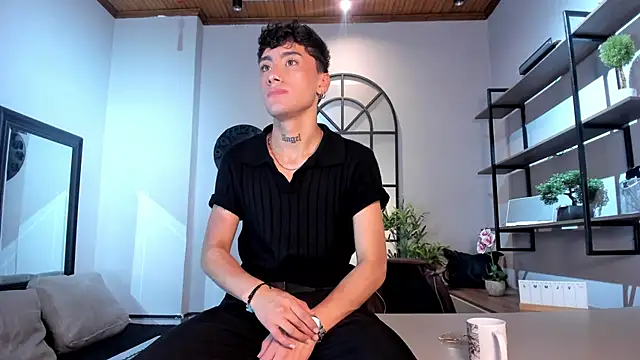 Snapshot of Spencerwhite_ chatting on May 2026 08:23:01 PM Spencerwhite online show from May 2026 08:23:01 PM