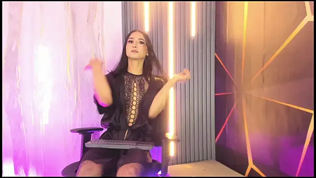 Snapshot of Miss_Isa_ chatting on May 2026 09:03:02 PM Miss Isa online show from May 2026 09:03:02 PM