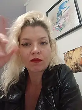 Snapshot of GoldenLatinax chatting on July 2026 02:19:02 AM GoldenLatinax online show from July 2026 02:19:02 AM