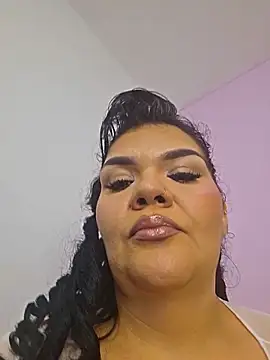 Snapshot of DiosaBelle chatting on June 2026 01:38:01 AM DiosaBelle online show from June 2026 01:38:01 AM