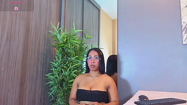 Snapshot of Karlie_moore_ chatting on May 2026 09:23:01 PM Karlie moore online show from May 2026 09:23:01 PM