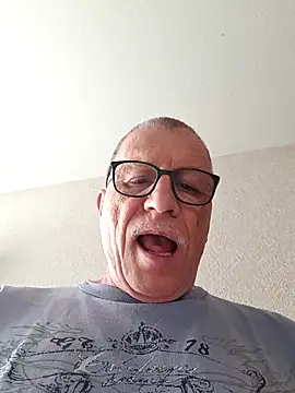 Eddy0763 online show from May 2026 09:01:02 AM