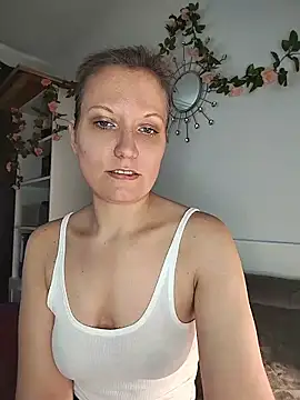 Snapshot of Candy_Cougar chatting on June 2026 06:23:02 AM Candy Cougar online show from June 2026 06:23:02 AM