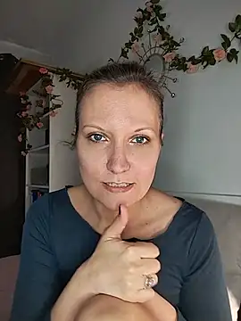 Snapshot of Candy_Cougar chatting on June 2026 06:51:02 AM Candy Cougar online show from June 2026 06:51:02 AM