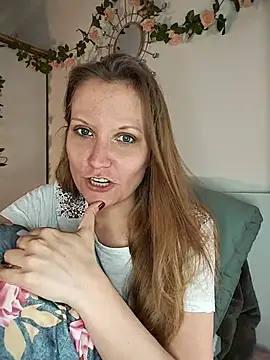 Snapshot of Candy_Cougar chatting on May 2026 09:38:02 AM Candy Cougar online show from May 2026 09:38:02 AM