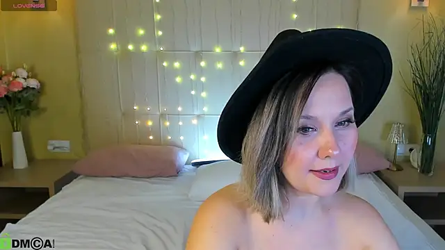 Nikki Mi1k online show from May 2026 09:42:02 AM