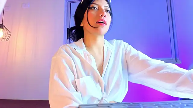 Ey Im simone  online show from June 2026 12:21:02 PM