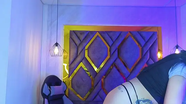 Ey Im simone  online show from June 2026 12:33:01 PM