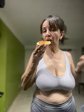 Soy Camila8 online show from June 2026 12:11:01 AM