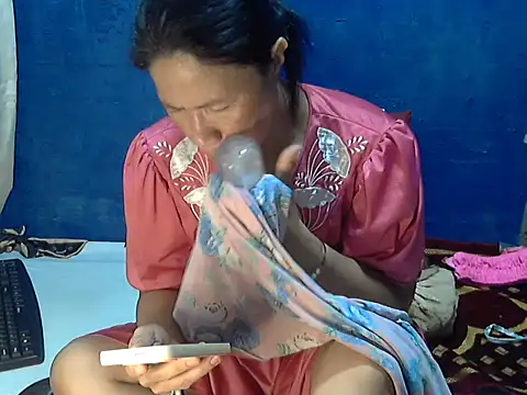 hotchilimom online show from October 2025 11:15:01 PM