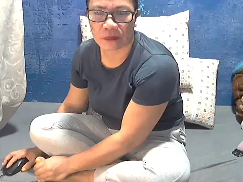hotchilimom online show from June 2026 11:48:01 PM