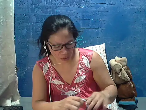 hotchilimom online show from May 2026 09:08:02 AM