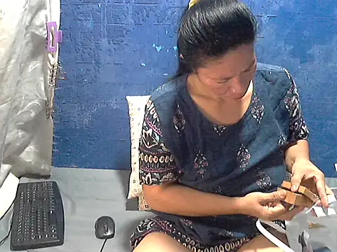 hotchilimom online show from May 2026 08:34:02 PM
