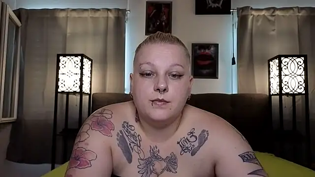 Lady Peggi online show from May 2026 01:29:01 PM