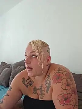 Snapshot of Lady_Peggi chatting on July 2026 05:53:01 PM Lady Peggi online show from July 2026 05:53:01 PM