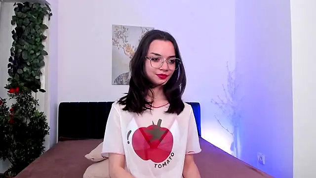 Mimi Petittte online show from May 2026 02:43:02 PM