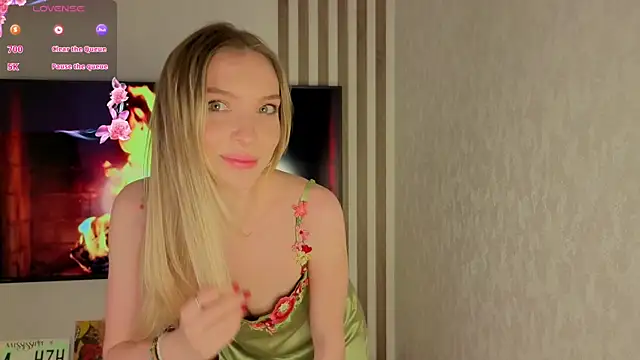 Snapshot of NikkiNicoleNyx chatting on May 2026 08:21:01 AM NikkiNicoleNyx online show from May 2026 08:21:01 AM