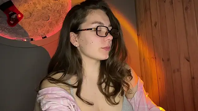 HoneyWithHeat1 online show from May 2026 07:54:01 PM