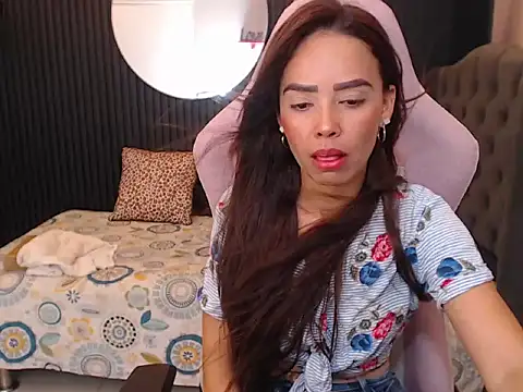 naomis 36 online show from May 2026 07:06:02 PM