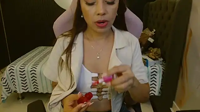 naomis 36 online show from June 2026 02:17:02 PM