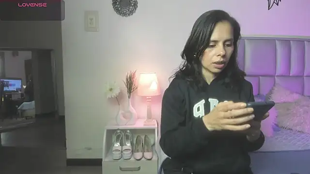 Snapshot of Shanttal_queen chatting on May 2026 01:00:02 AM Shanttal queen online show from May 2026 01:00:02 AM