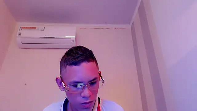 Snapshot of sombra_18 chatting on August 2026 11:20:02 PM sombra 18 online show from August 2026 11:20:02 PM