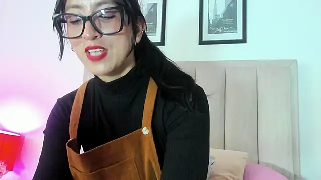 Snapshot of ZarayFeet chatting on May 2026 04:07:01 PM ZarayFeet online show from May 2026 04:07:01 PM
