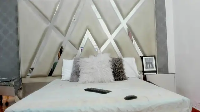 Snapshot of SweetVenuus chatting on June 2026 08:35:02 PM SweetVenuus online show from June 2026 08:35:02 PM