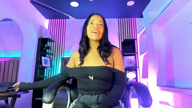 BrianaRuiiz  online show from June 2026 01:06:01 PM