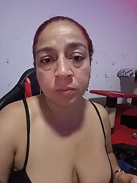 Snapshot of Tumilf chatting on June 2026 05:27:01 AM Tumilf online show from June 2026 05:27:01 AM