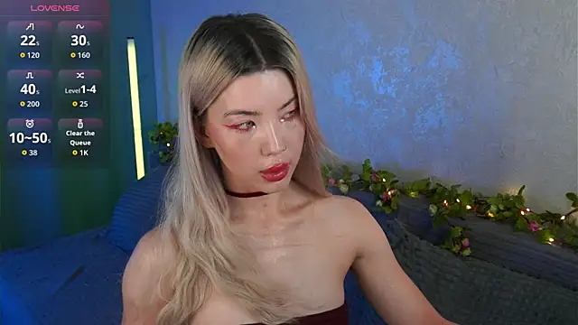 LindaThackerr online show from June 2026 04:17:01 AM