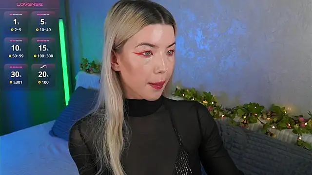 LindaThackerr online show from June 2026 04:21:02 AM