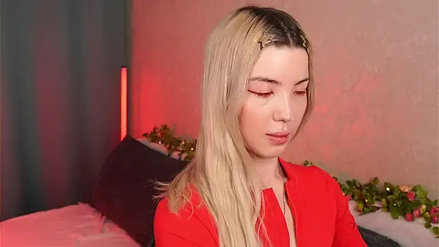 LindaThackerr online show from May 2026 04:09:01 AM